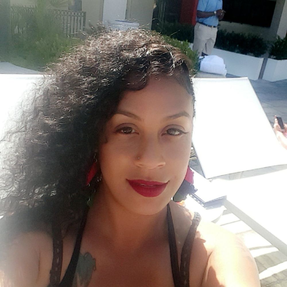 Meet your Posher, Monica